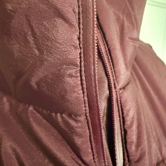 Lululemon Down For It All Vest Size 6 NWOT Cassis - Picture 8 of 12